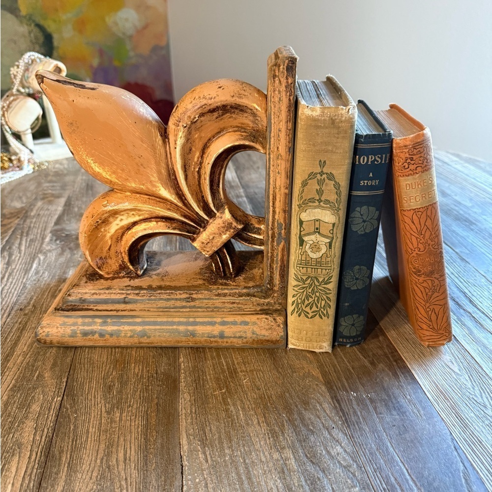 Fleur-de-lis Wood Book Stop - Picture 11 of 11